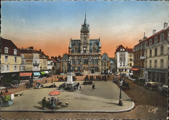 Compiegne Oise Place de l_Hotel de Ville monument stat