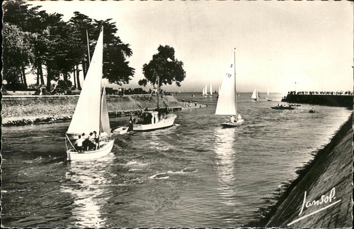 Le Pouliguen Voiliers sortant du Port