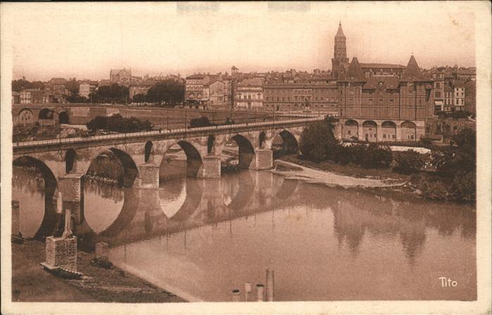 Montauban Tarn-et-Garonne Le vieux pont Musee Ingres Clocher de S