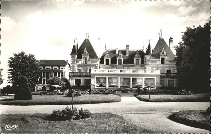 La Roche-Posay Le Casino et l_Hotel du Casino parc