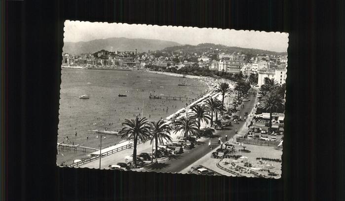 Cannes Alpes-Maritimes Le Suquet vu de la Croisette plage prom