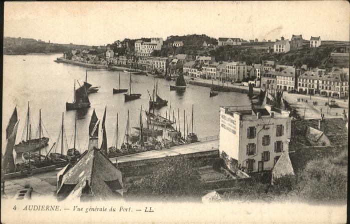 Audierne Vue generale du Port bateau