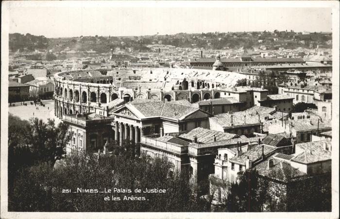 Nimes Le Palais de Justice et les Arenes