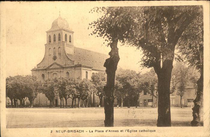 Neuf-Brisach Place d_Armes et l'Eglise catholique