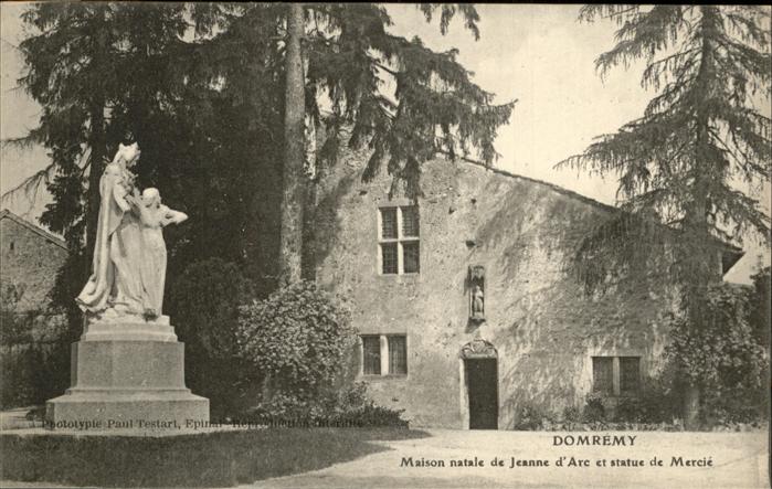Domremy-la-Pucelle Vosges Maison natale de Jeanne d_Arc et statue