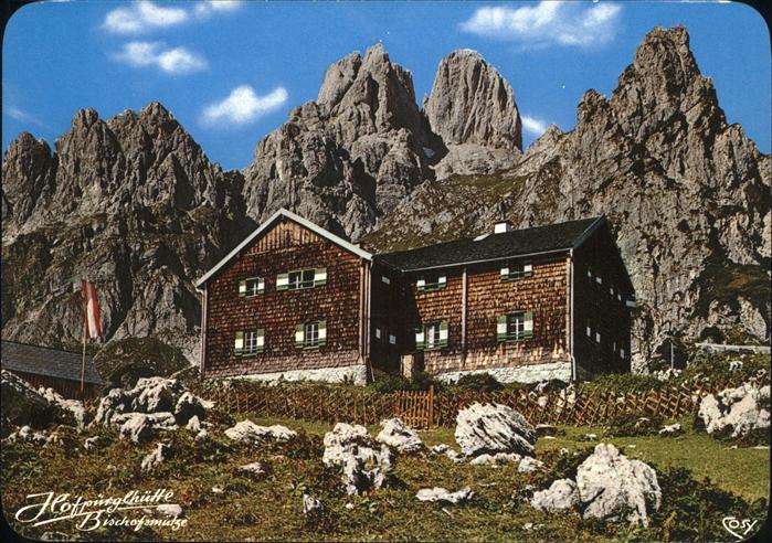 Filzmoos Hofpuerglhuette mit Bischofsmuetze Dachsteingebirge