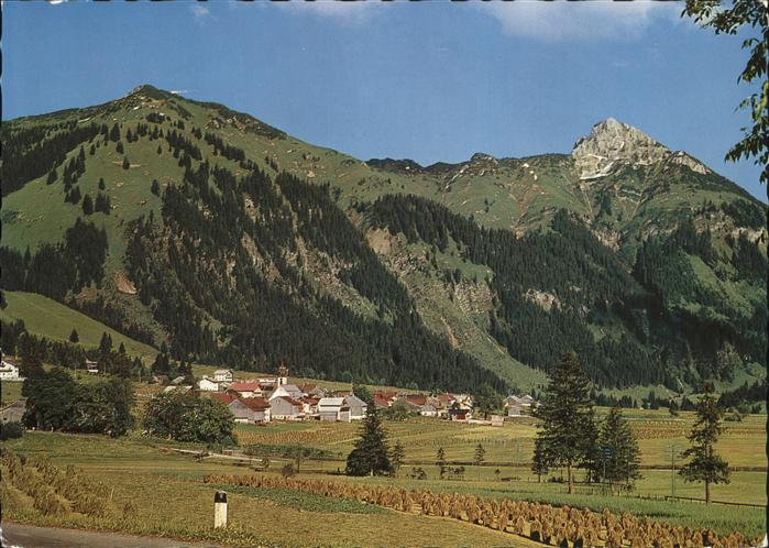 Nesselwaengle Tirol Panorama mit Hahnenkamm und Gaichtspitze