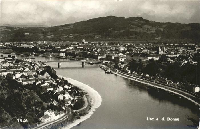 Linz Donau Panorama mit Donau Bruecke