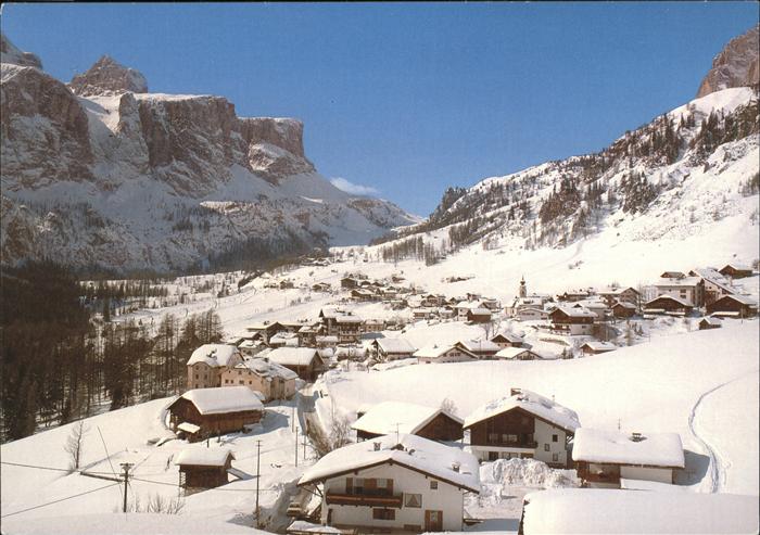 Colfosco Panorama mit Bergen im Schnee