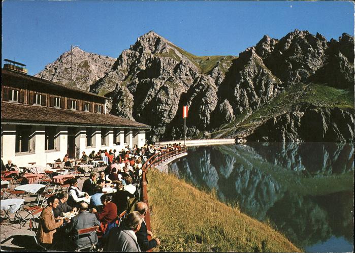 Luenersee Vorarlberg Douglass Huette am See Terrasse