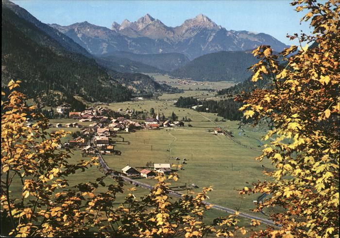 Bichlbach und Heiterwand Tannheimer Berge Herbststimmung