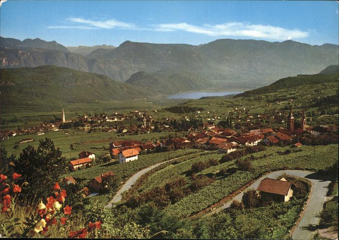 Kaltern Weinstrasse Tirol Mendelstrasse mit St. Niklaus Alpenpanorama