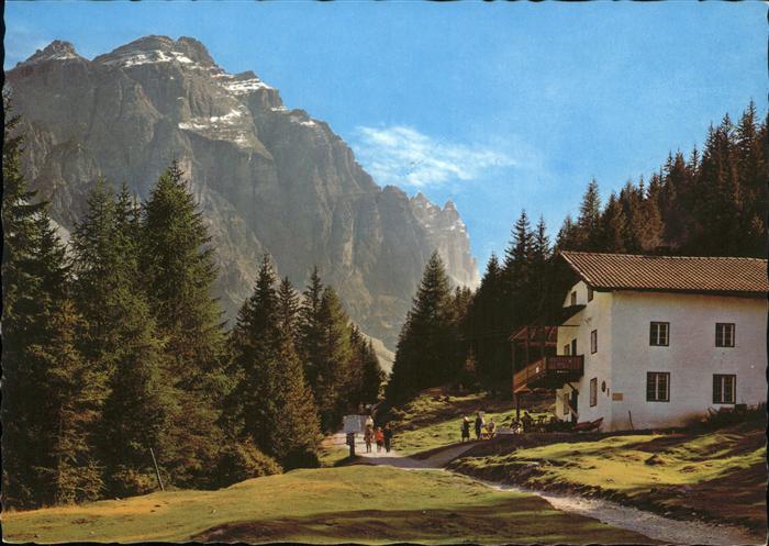Neustift Stubaital Tirol Alpenwirtschaft Herzeben im Pinnistal mit Kirchdachspit