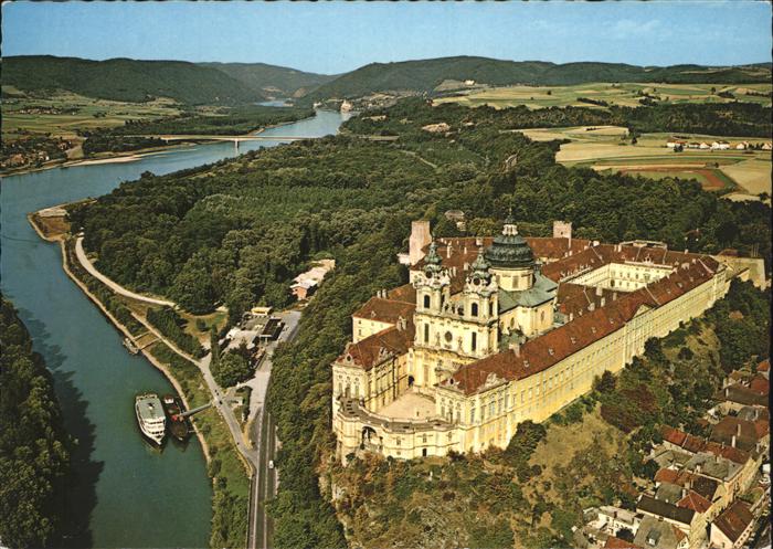 Melk Donau Benediktinerstift im Barockstil Erbauer Jakob Prandtauer Fliegeraufna