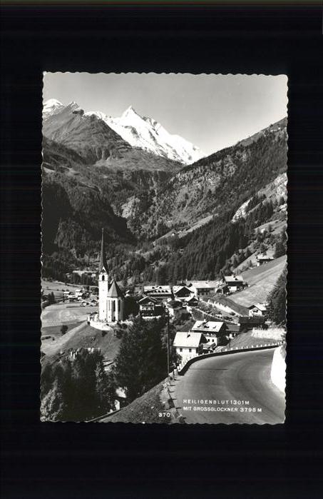 Heiligenblut Kaernten Ortsansicht mit Kirche Grossglockner Hohe Tauern