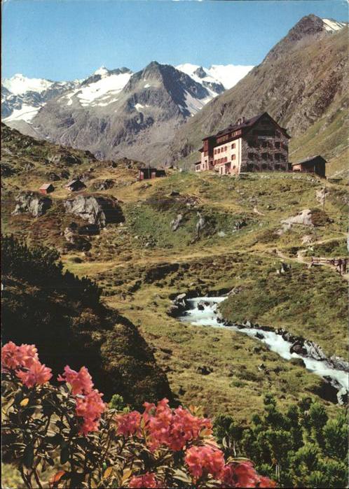 Stubaital Franz Senn Huette mit Alpeinerkamm