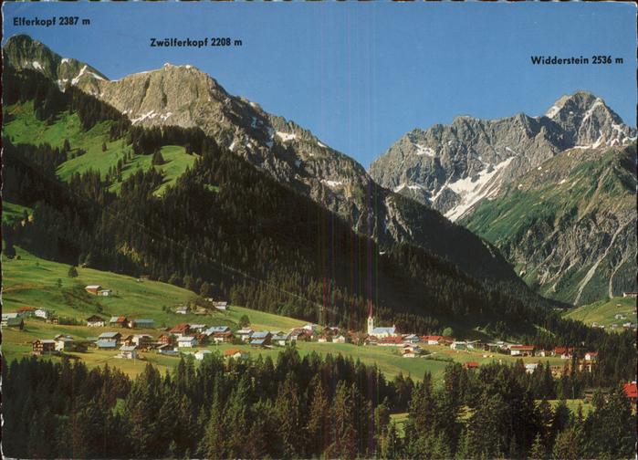 Riezlern Kleinwalsertal Vorarlberg mit Elferkopf Zwoelferkopf Widderstein