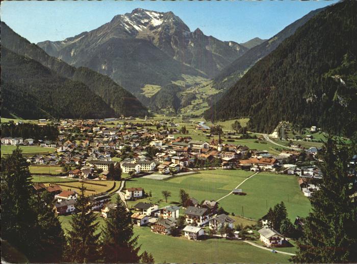 Mayrhofen Zillertal mit Blick auf Gruenberg