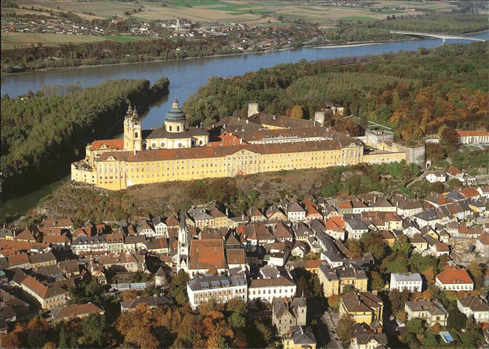 Melk Donau Fliegeraufnahme Stift Melk Sueden