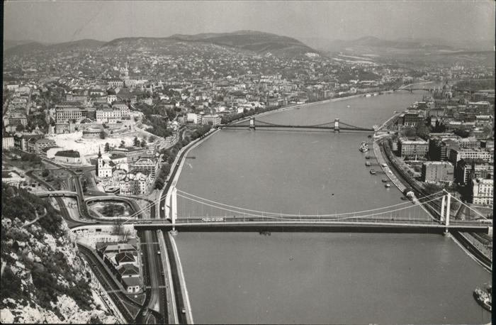 Budapest Fliegeraufnahme Donau Bruecke