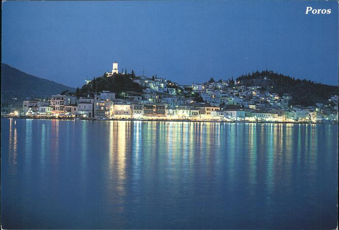 Poros Gesamtansicht Blick vom Meer bei Nacht