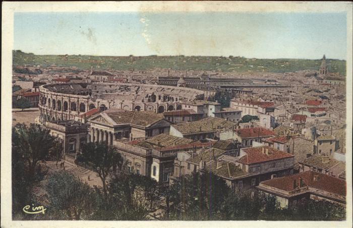 Nimes Arenes et vue generale