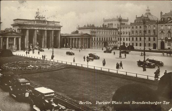 Brandenburgertor Berlin Pariser Platz Autoverkehr