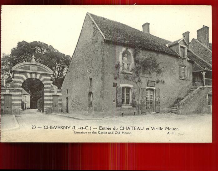 Cheverny Entree du Chateau vieille maison