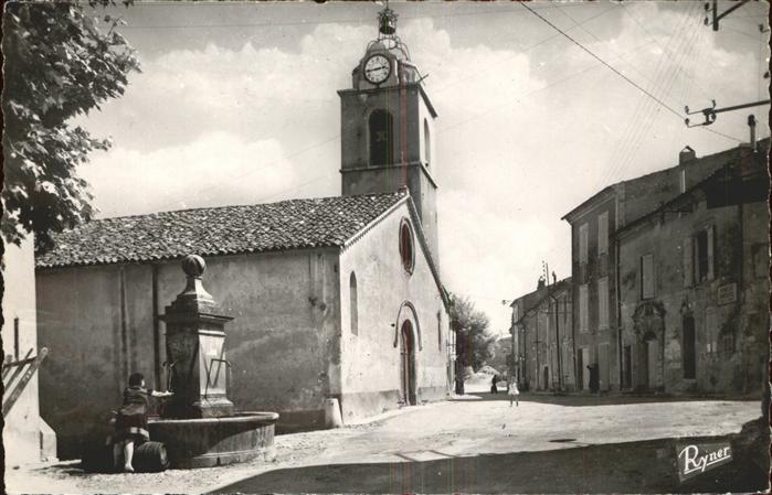 Greoux-les-Bains Place de l'Eglise Fontaine
