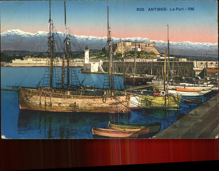 Antibes Alpes Maritimes Le Port Bateau de Peche Phare Chateau