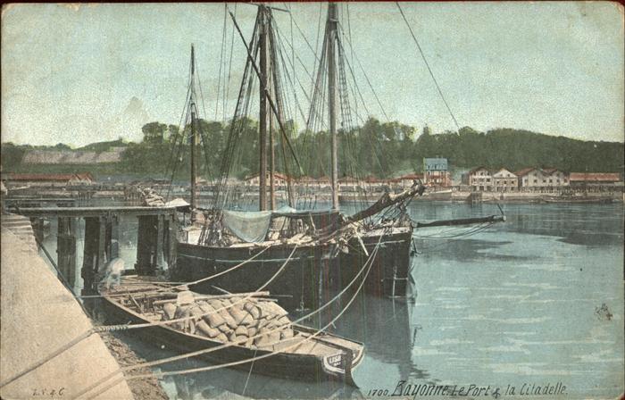 Bayonne 64 Port Quai Bateau de Peche Citadelle