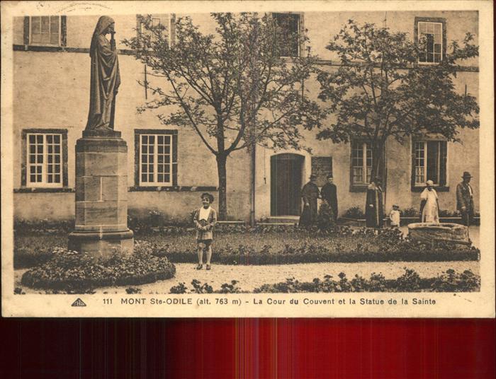 Mont-Ste-Odile Mont-Sainte-Odile Cour du Couvent Statue de la Sainte Klo