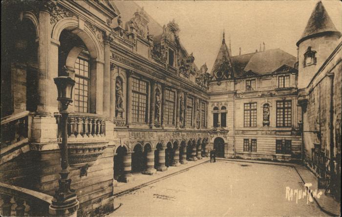 La Rochelle Charente-Maritime Cour de l_Hotel de Ville