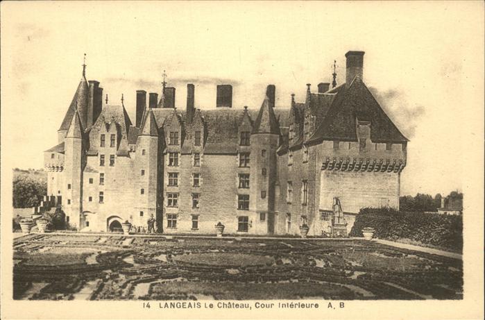 Langeais Chateau Cour interieure
