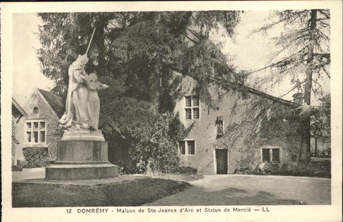 Domremy-la-Pucelle Vosges Maison natale de Jeanne d_Arc et Statue