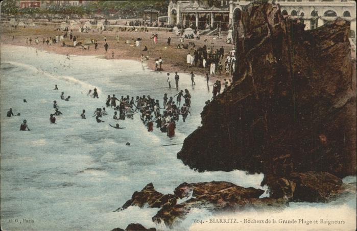 Biarritz Pyrenees Atlantiques Rochers de la Grande Plage et Baigneurs
