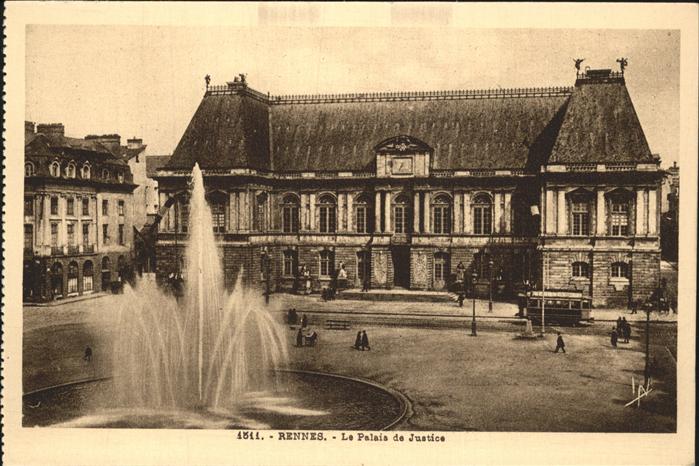 Rennes Ille-et-Vilaine Palais de Justice Fontaine tram