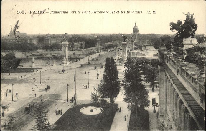 Paris Panorama vers le Pont Alexandre III et