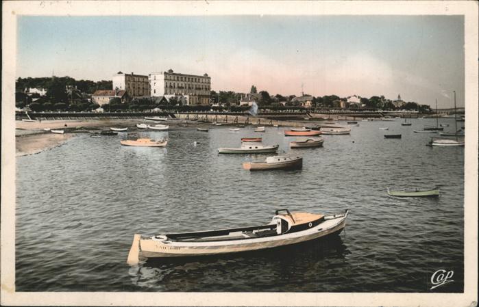 Arcachon Gironde Calme du matin sur la mer bateau Plage