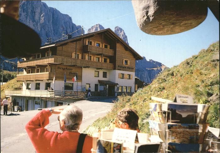 Passo Gardena Passh?he mit Berghaus