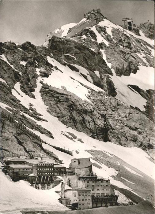 Zugspitzbahn mit Hotel Schneefernerhaus