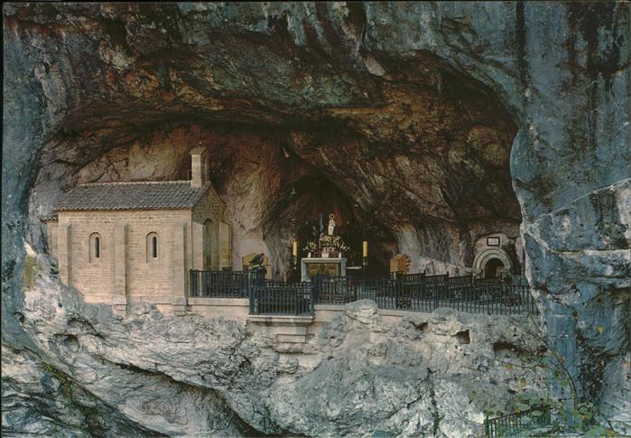 Hoehlen Caves Grottes Covadonga La Cueva