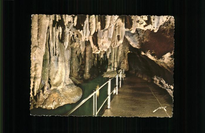 Hoehlen Caves Grottes Betharram Champignons Renverses