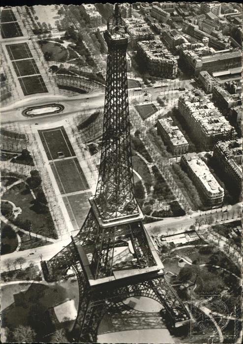 Paris La Tour Eiffel vue aerienne