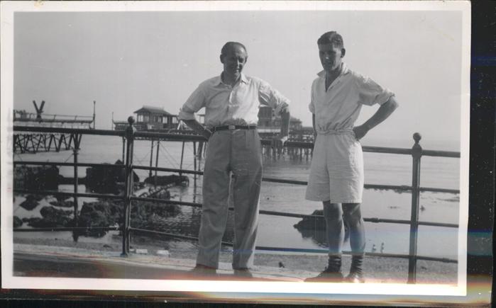 Isle of Wight UK Gruppenbild am Meer Landungssteg