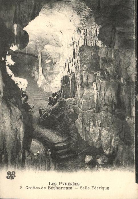 Hoehlen Caves Grottes Betharram Pyrenees Salle Feerique