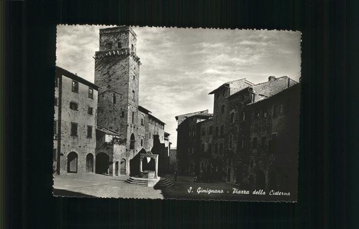 San Gimignano Piazza della Cisterna