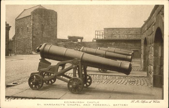 Edingburgh Grossbritannien Castle St. Margarets Chapel Forewall Bettery