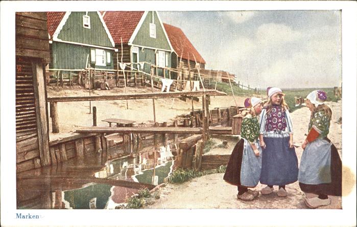 Marken Trachtnmaedchen
