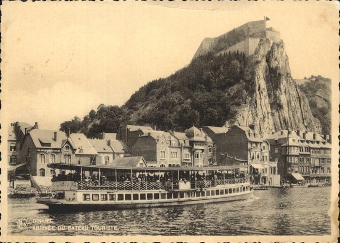 Dinant Wallonie Arivee du Bateau Touriste